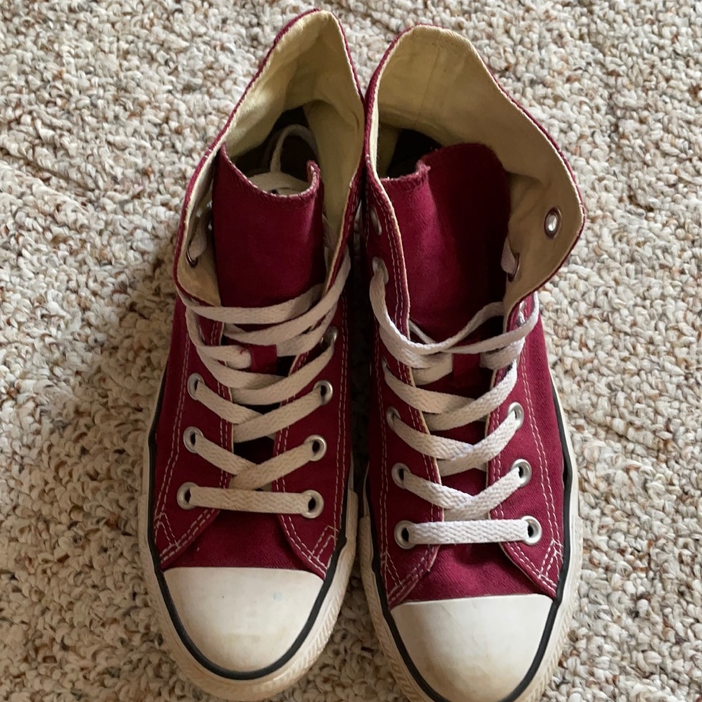 High Top Maroon Converse Women’s Sz 7